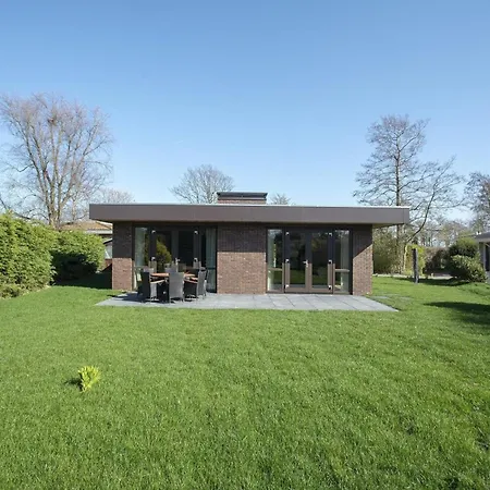 Ferienhaus Charming Bungalow With Garden Sint Maartensvlotbrug