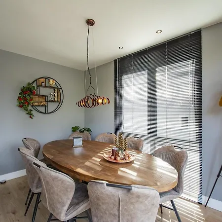 Charming Bungalow With Garden Holiday home