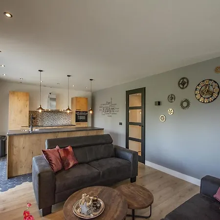 Charming Bungalow With Garden Ferienhaus *